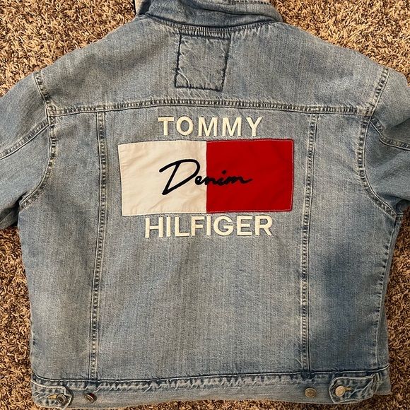 Tommy Hilfiger Light wash fleece lined Jean jacket - Picture 5 of 7